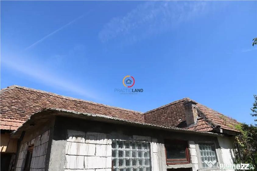 Casă cu 3 camere cu Teren 2556 Mp în Bruiu