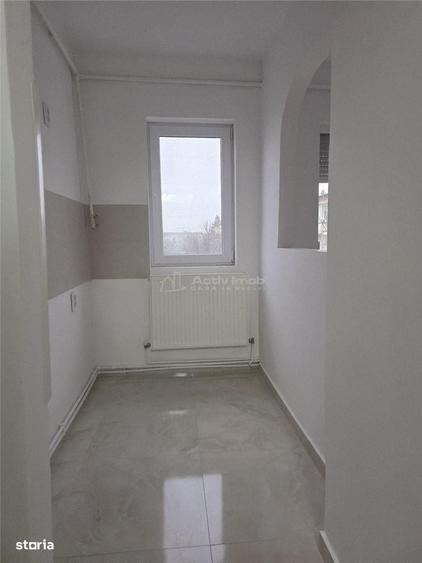Apartament cu 3 camere semidecomandat în Micro 9