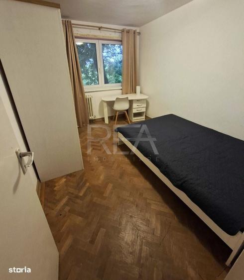Apartament cu 3 camere semidecomandat în Drumul Taberei