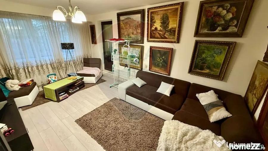 Apartament cu 3 camere semidecomandat în Central