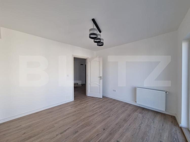 Apartament cu 3 camere semidecomandat în Dâmbul Rotund