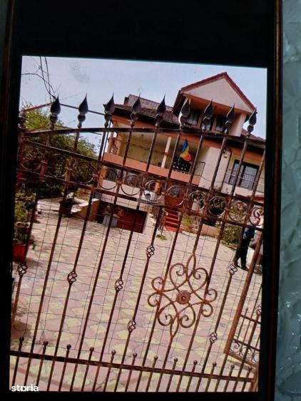 Casă cu 4 camere cu Teren 1000 Mp în Garoafa