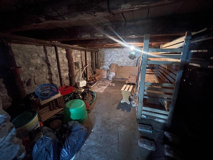 Casă individuală cu 3 camere cu Canalizare în Pianu de Sus