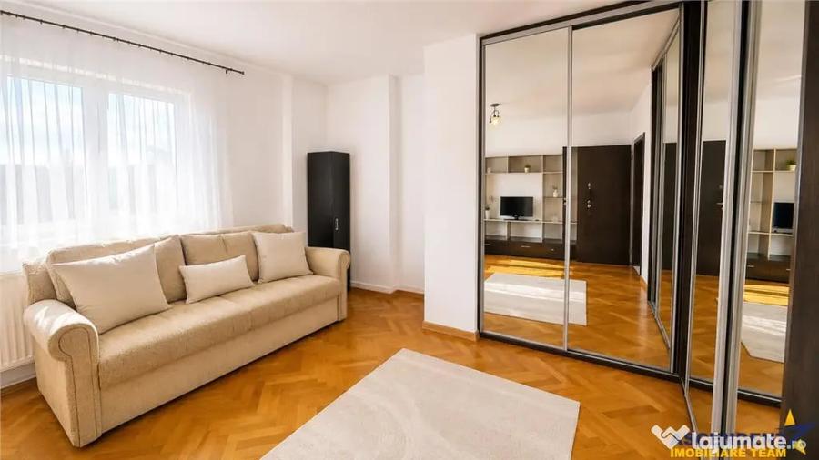 Apartament cu 2 camere semidecomandat în Centrul Civic
