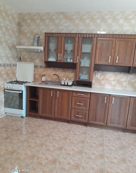 Apartament cu 3 camere decomandat, mobilat în Băneasa
