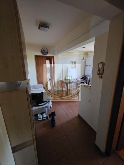 Apartament cu 3 camere semidecomandat, mobilat în Gheorghe Lazăr