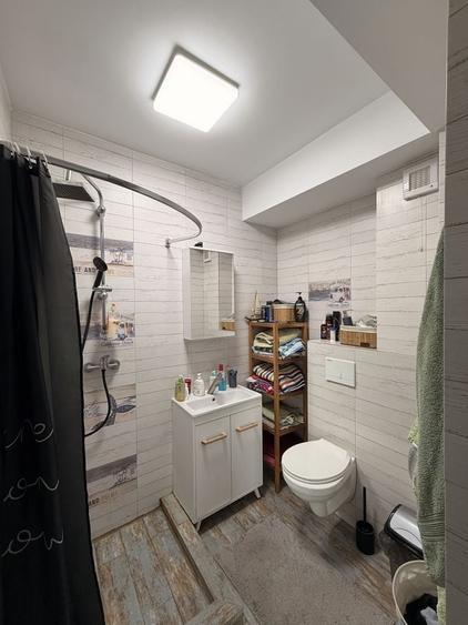 Apartament cu 3 camere decomandat în Palazu Mare