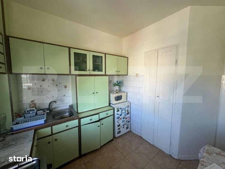 Apartament cu 4 camere decomandat în Micro 16