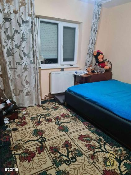 Apartament cu 4 camere, mobilat în Est