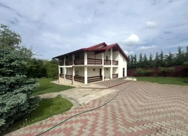 Casă individuală cu 4 camere cu Garaj în Bârnova