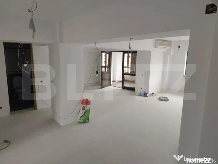 Apartament cu 4 camere decomandat în Cetate