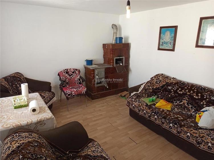 Casă cu Teren 1439 Mp în Ciclova Română