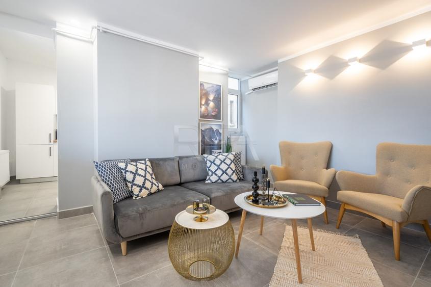 Apartament cu 5 camere decomandat, mobilat în Universitate