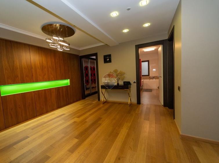 Casă individuală cu 6 camere cu Piscina în Central