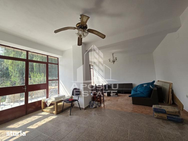 Casă cu 8 camere cu Teren 1140 Mp în Central