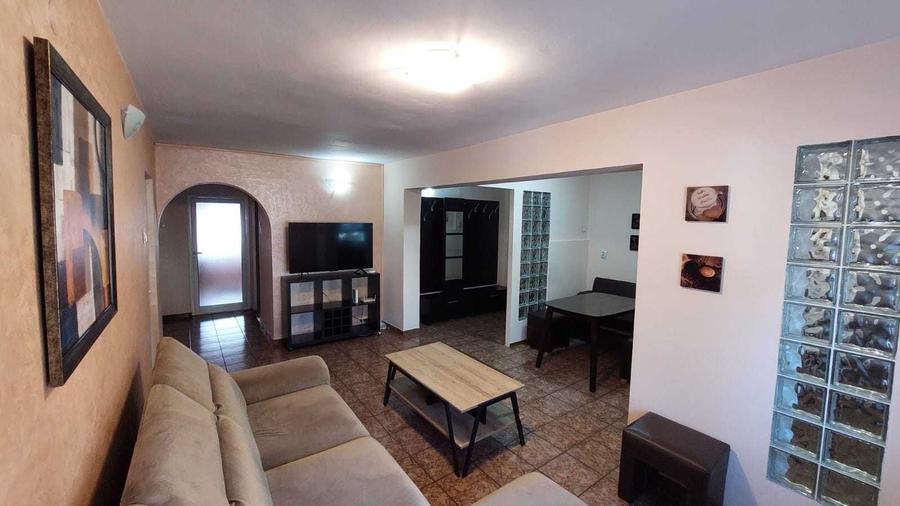 Apartament cu 4 camere decomandat în Păcurari