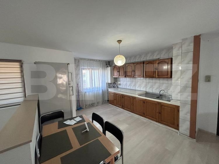 Apartament cu 4 camere decomandat, mobilat în Lăpuș