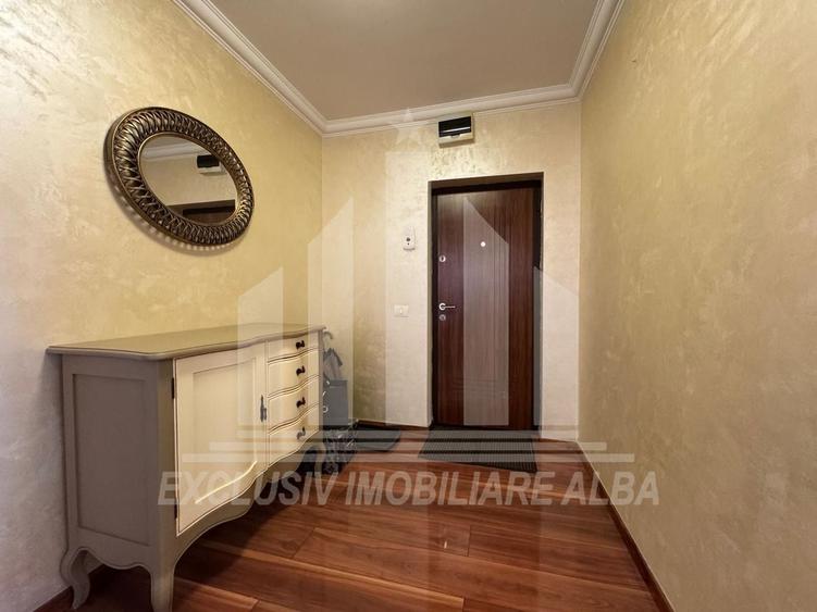 Apartament cu 3 camere decomandat, mobilat în Cetate