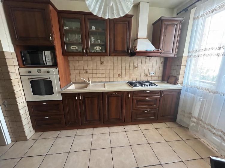 Apartament cu 3 camere decomandat, mobilat în Ultracentral