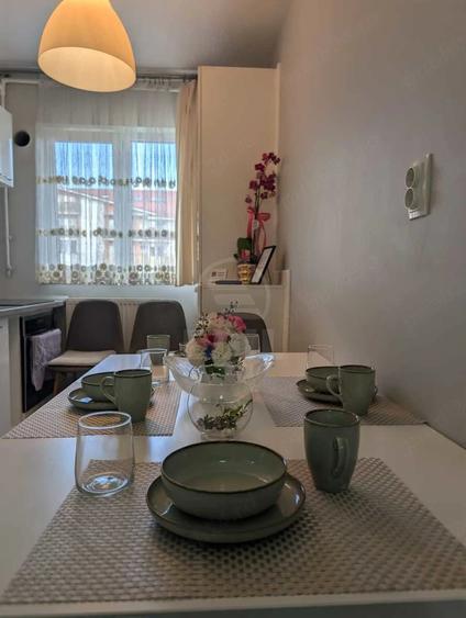 Apartament cu 3 camere semidecomandat în Florești