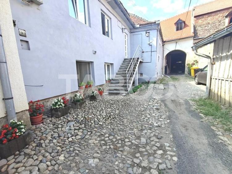 Apartament cu 3 camere semidecomandat în Orașul de Jos