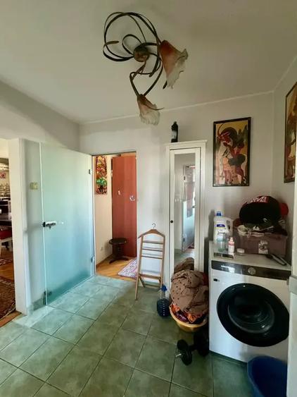 Apartament cu 3 camere semidecomandat, mobilat în Obor