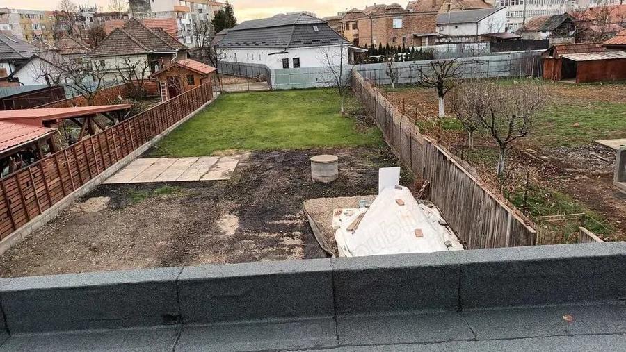 Casă cu Teren 800 Mp în Central