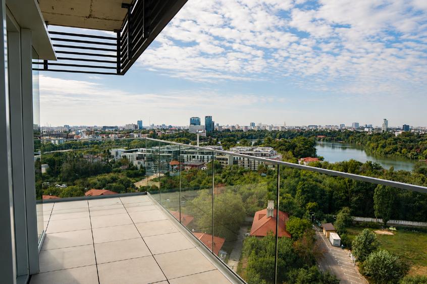 Apartament cu 4 camere decomandat în Aviației