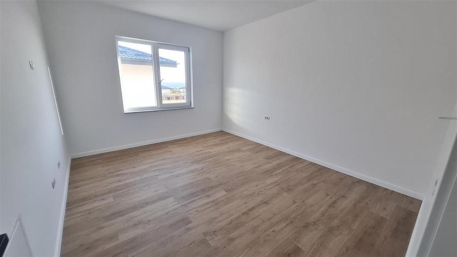 Duplex cu 4 camere cu Canalizare în Valea Lupului