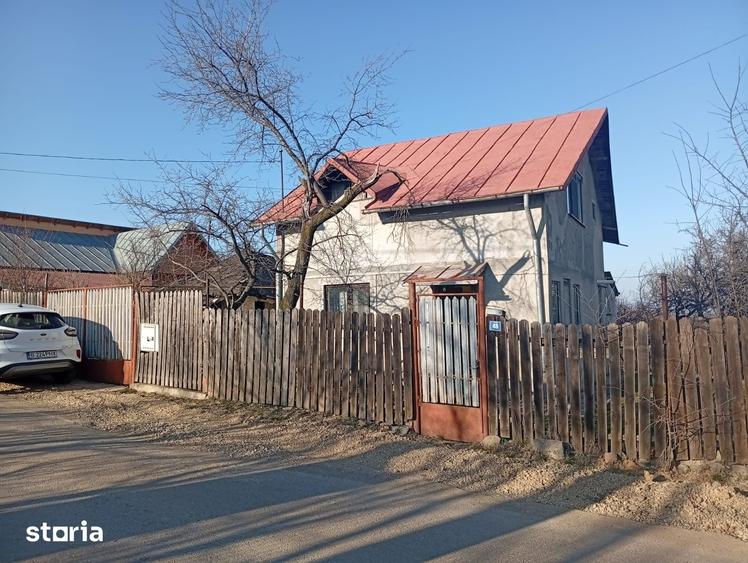 Casă cu 3 camere cu Teren 1998 Mp în Plopu