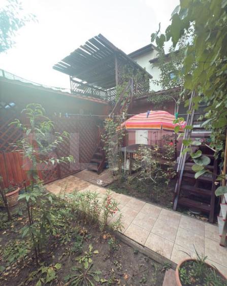 Casa de vanzare 5 camere + dependente - 23