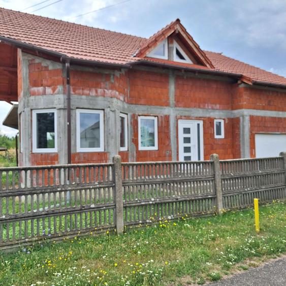 Vind casa in rosu si casa veche - 2