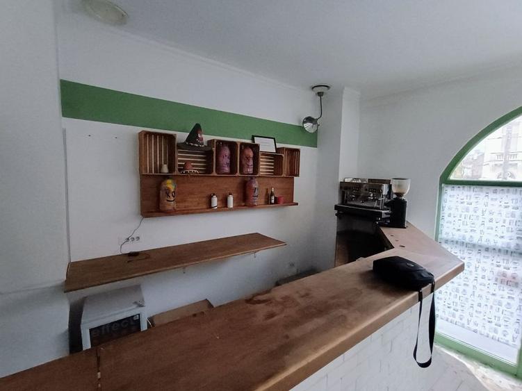 Dacia vila  utilata  pentr restaurant parter etaj curte  terasa 400`mp - 2