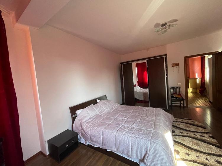 Casă de vânzare cu etaj  - 9