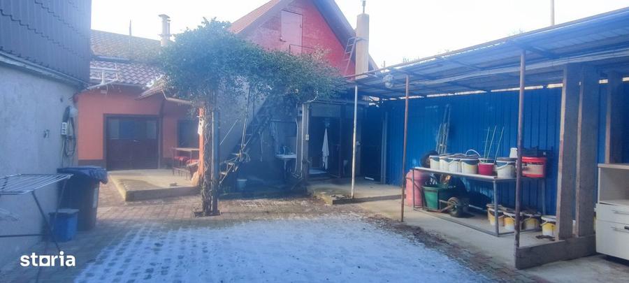 Casa renovata, utilitati complete (Gaz) + 1900 mp teren Scurta, BC - 2