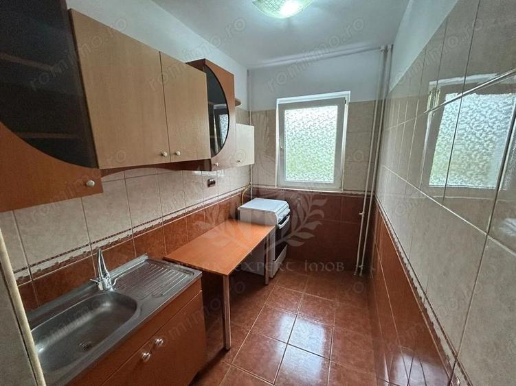 //3 CAMERE// MIHAI BRAVU// - 5