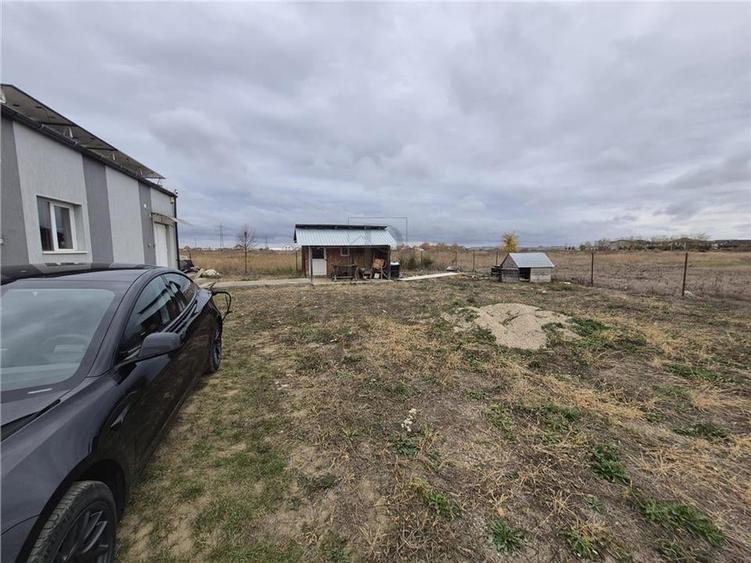 Hala / Spațiu de depozitare - cu birou și dormitor ? curte generoas - 2