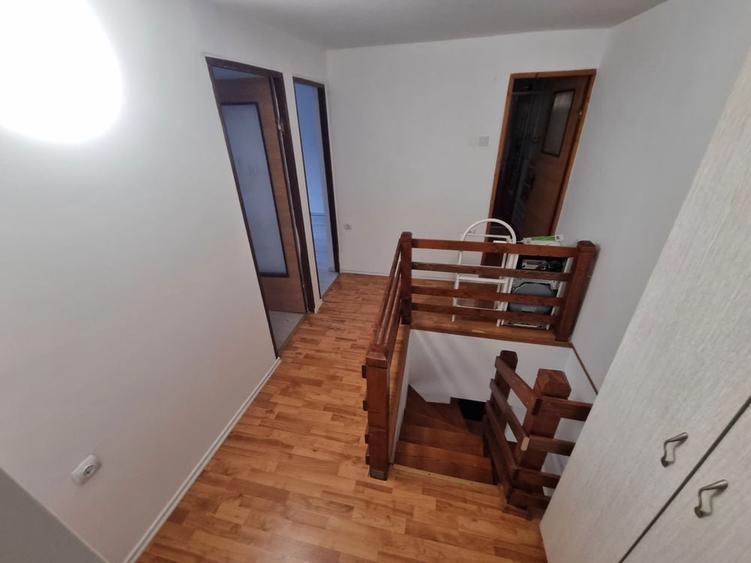 Inchiriez casa cu etaj - 1