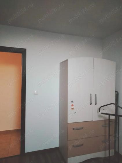 Proprietar , vand apartament decomandat ,3 camere - 8