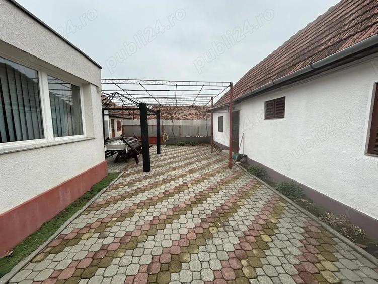 Vand casa mare caramida(2 corpuri cladire)renovat si ocupabil imediat,situat in Livada, st.850 mp - 5