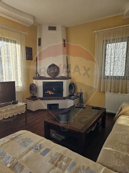 CASA SPATIOASA SI PRIMITOARE IN CENTRUL ORASULUI  AVRIG JUD,  SIBIU - 32