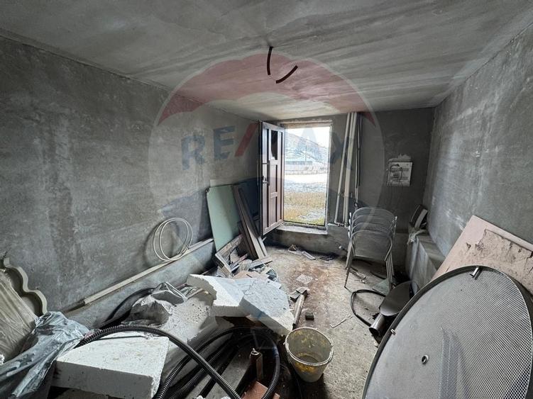 Casa  si  teren zona Balaurul - 38