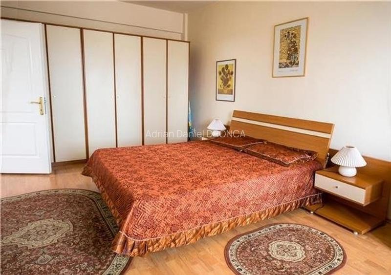 Apartament cu 3 camere decomandat în Universitate Apartament cu 3 camere decomandat în Universitate