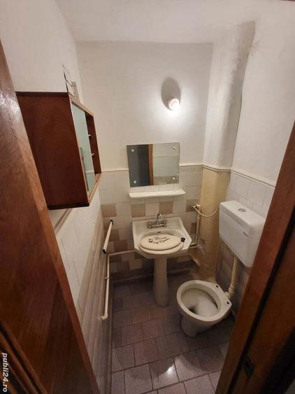 De vanzare apartament cu 3 camere etaj 3 in Parscov ,zona centrala! - 9