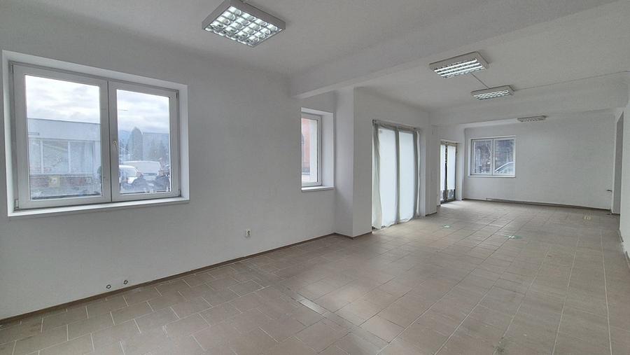 Spațiu comercial cu vizibilitate excelentă, strada Carpaților. - 3