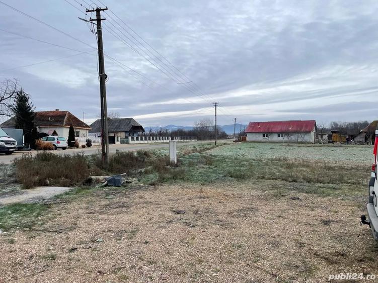 Vand Casa ?i Teren in Raturile Medie?ului - 8