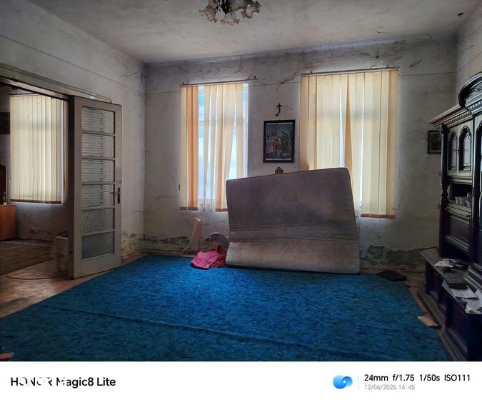 Vand urgent,negociabil, Casa 256 mp; 8 camere; teren 385mp; 65000 euro - 3
