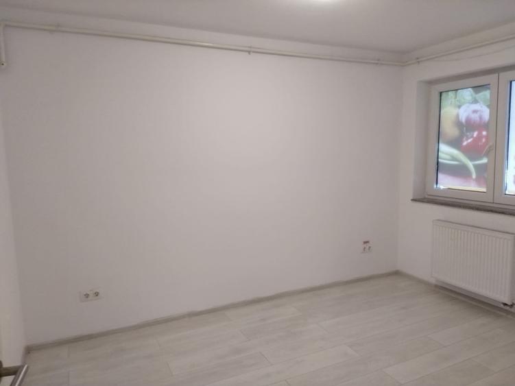 Spatiu comercial de vanzare zona Tractorul bloc nou - 5