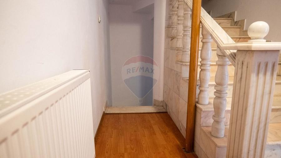 VILĂ MIXTĂ DE VÂNZARE – STRADA 1 DECEMBRIE 1918 - 28