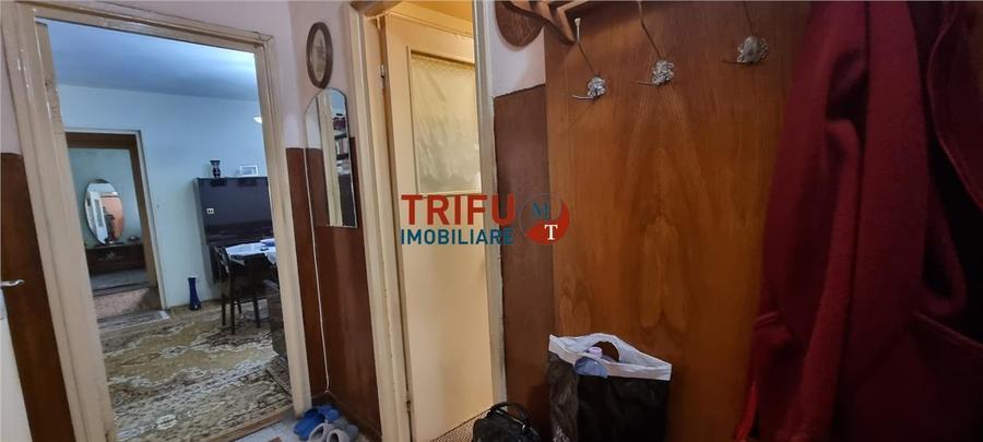 Apartament 3 camere semidecomandat zona Cetate etaj 2 - 9
